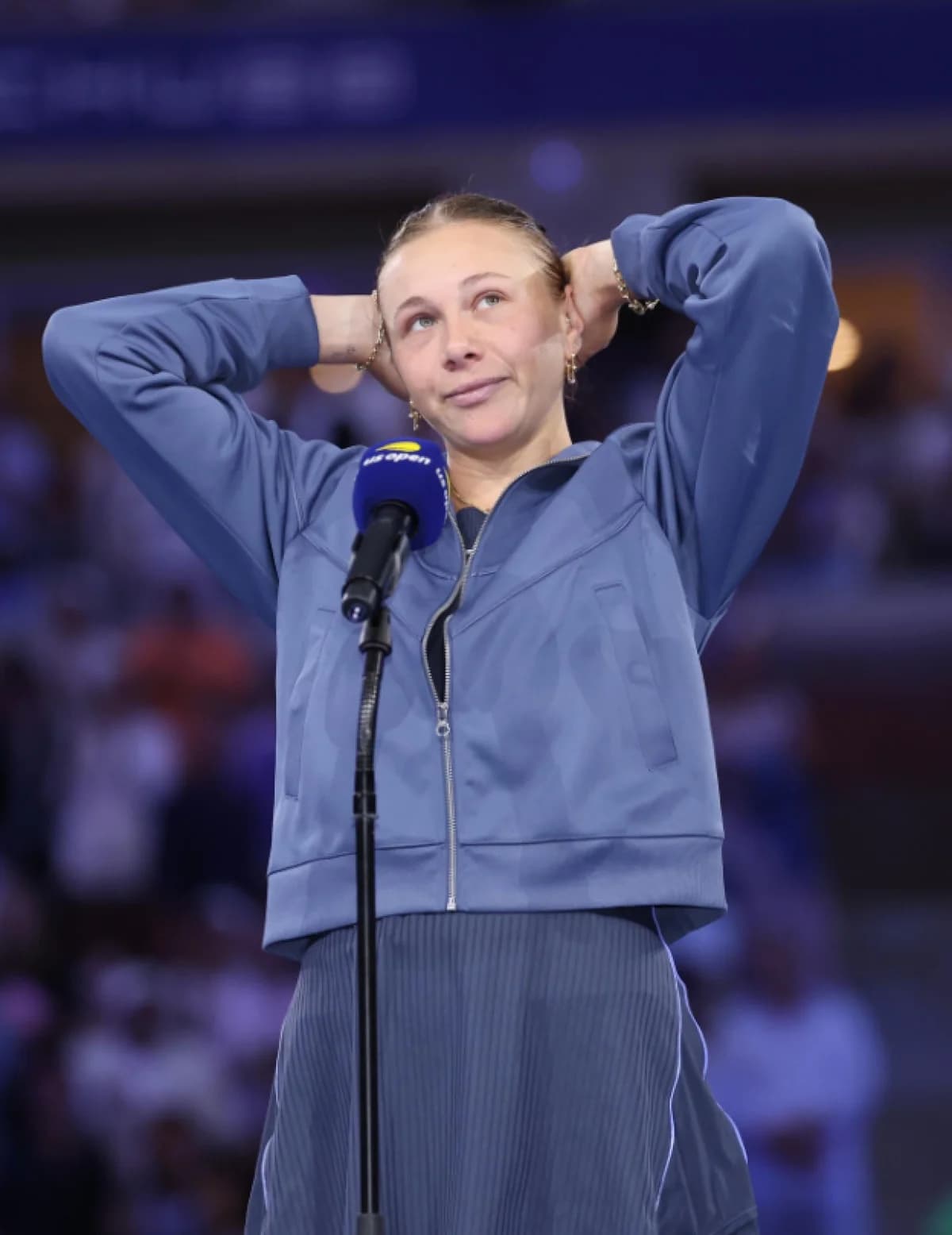 Amanda Anisimova parle de son acné et critique les standards