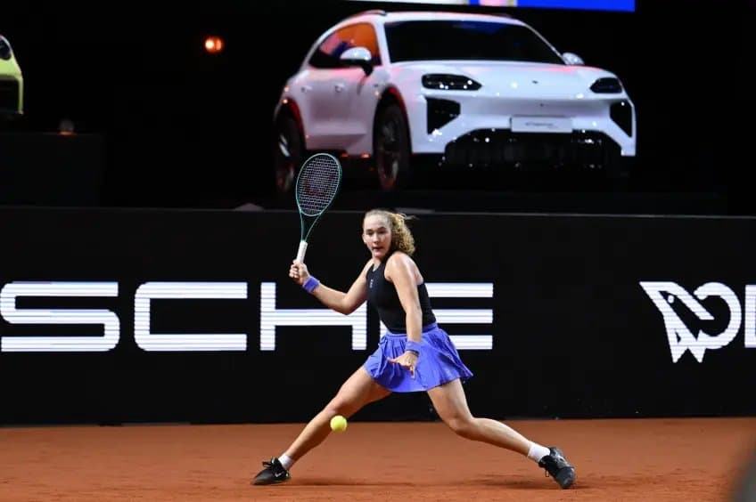 Andreeva renverse Swiatek à Stuttgart et file en demi-finale