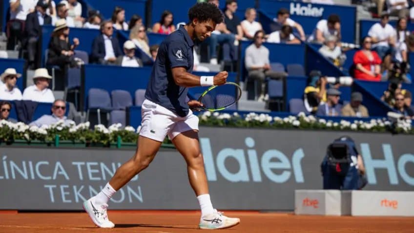 Arthur Fils bat Rafael Jodar et file en finale à Barcelone