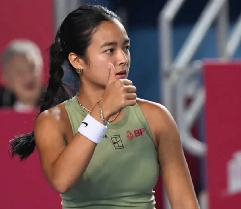 Eala bat Linette et file vers Muchova à Miami
