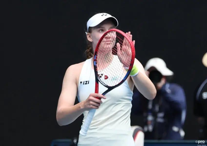 Elena Rybakina, calme en apparence, frustrée sur le court