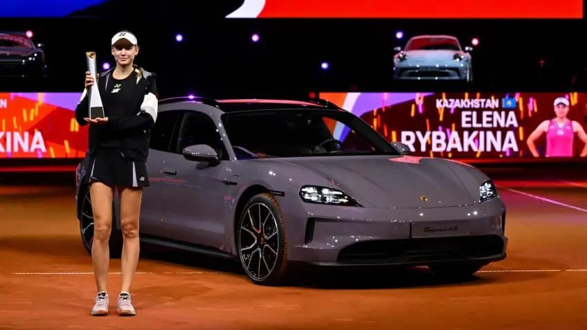 Elena Rybakina explique pourquoi elle conduit enfin sa Porsche