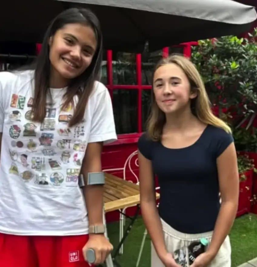 Emma Raducanu reste en béquilles après son forfait à Wimbledon