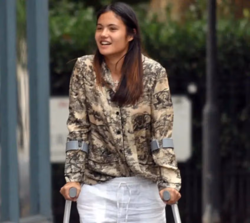 Emma Raducanu se retire de Wimbledon après une fracture de stress