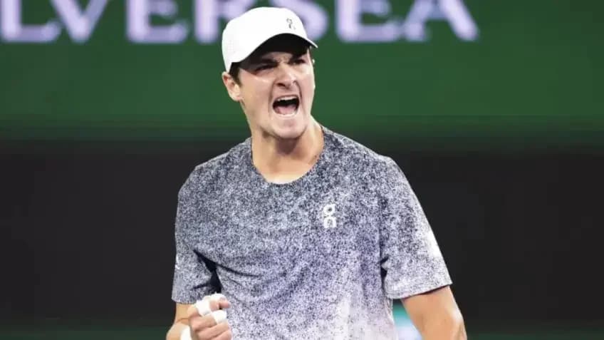 Fonseca s'incline face à Sinner à Indian Wells, mais convainc