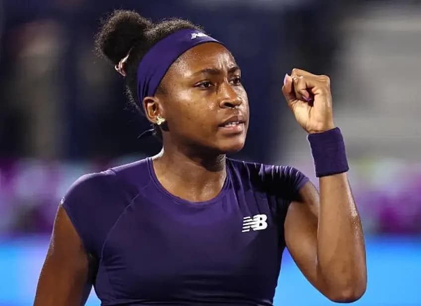 Gauff sauve trois balles de match et survit à Dubaï