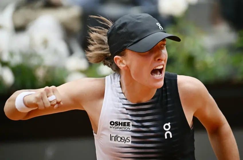 Iga Swiatek domine Jessica Pegula à Rome et file en demi