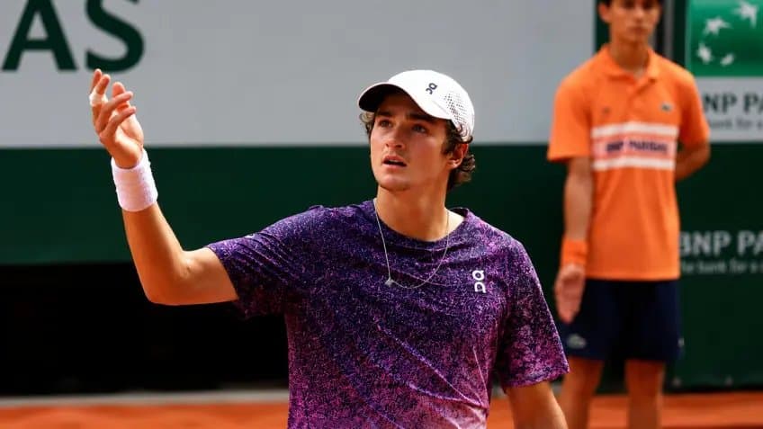 Joao Fonseca élimine Novak Djokovic à Roland-Garros en 5 sets
