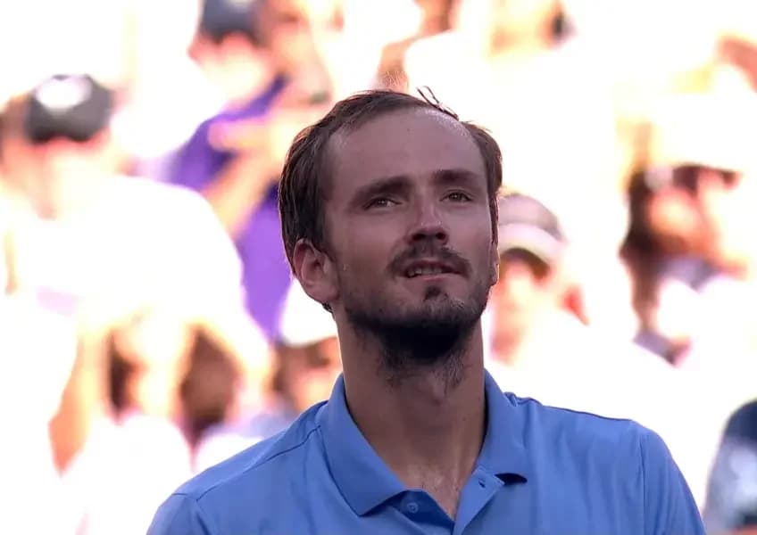 Medvedev bat Alcaraz et file en finale à Indian Wells