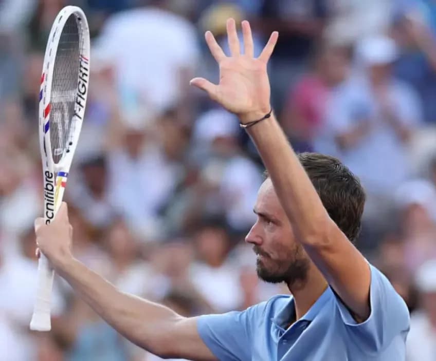 Medvedev élimine Alcaraz et file en finale à Indian Wells