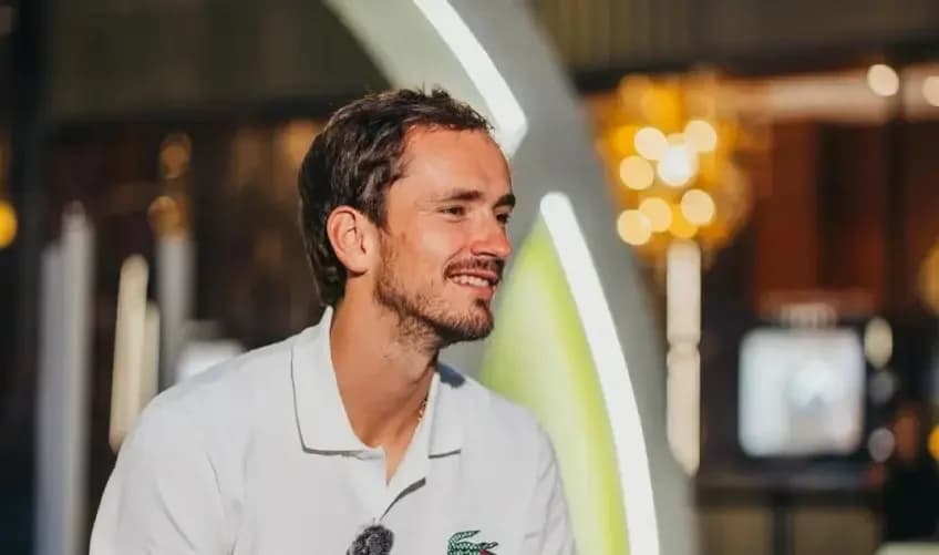 Medvedev passe le premier tour à Miami malgré un set perdu