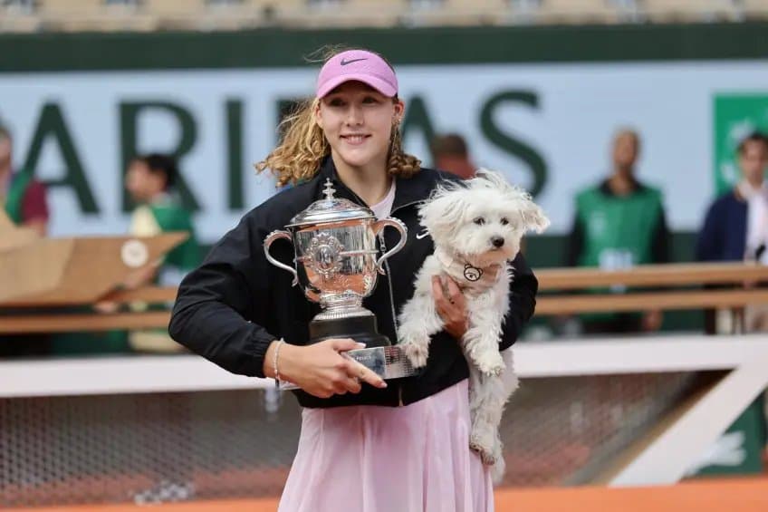 Mirra Andreeva a dompté la pression et remporté Roland-Garros