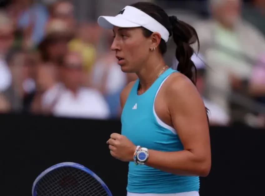 Pegula en finale à Charleston après quatre matches en trois sets