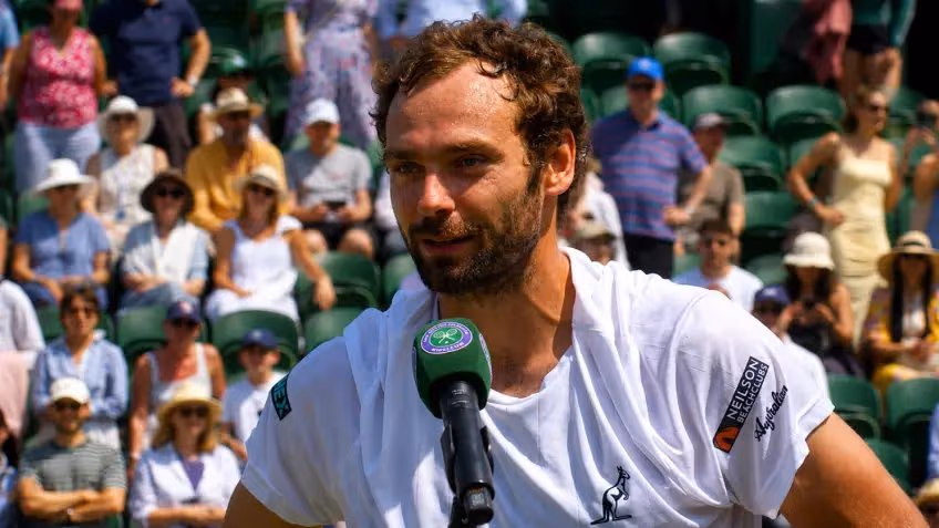 Safiullin qualifié après sa victoire sur Fonseca à Wimbledon