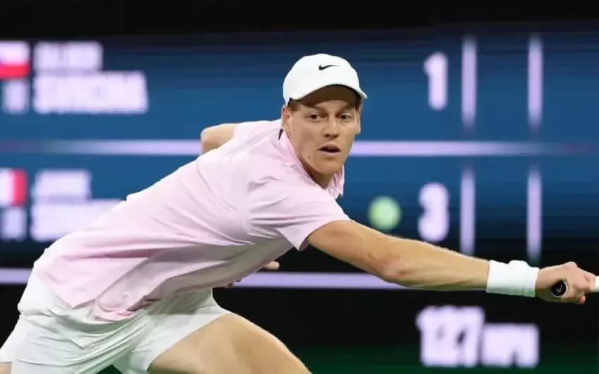 Sinner en quarts à Indian Wells après deux tie-breaks