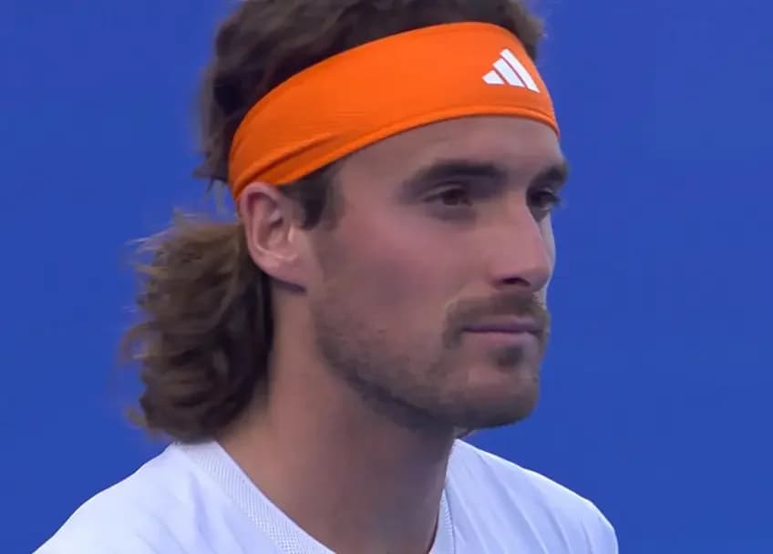 Tsitsipas éliminé d'entrée à Dubai, sort du top 40