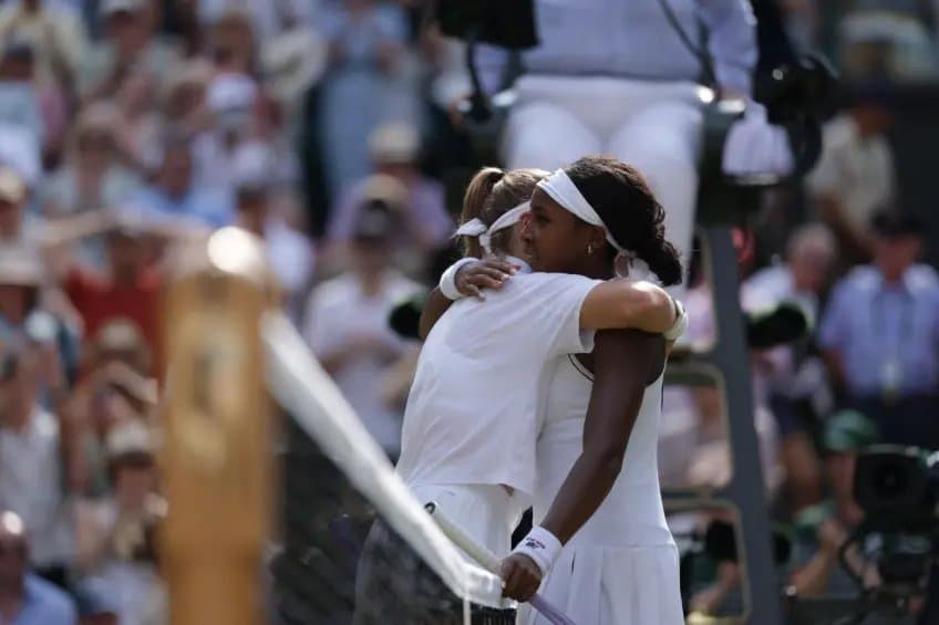 Wimbledon : Muchova bat Gauff et file en finale en trois sets